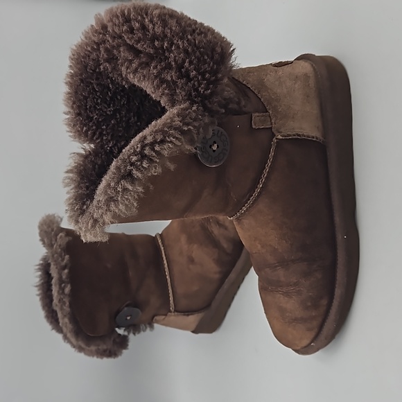 UGG AUSTRALIA  Bailey Button Brown Boots Women's Size 7 US - Picture 1 of 13